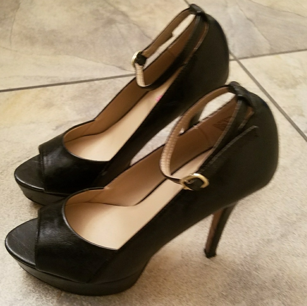 Black high heels sz 9